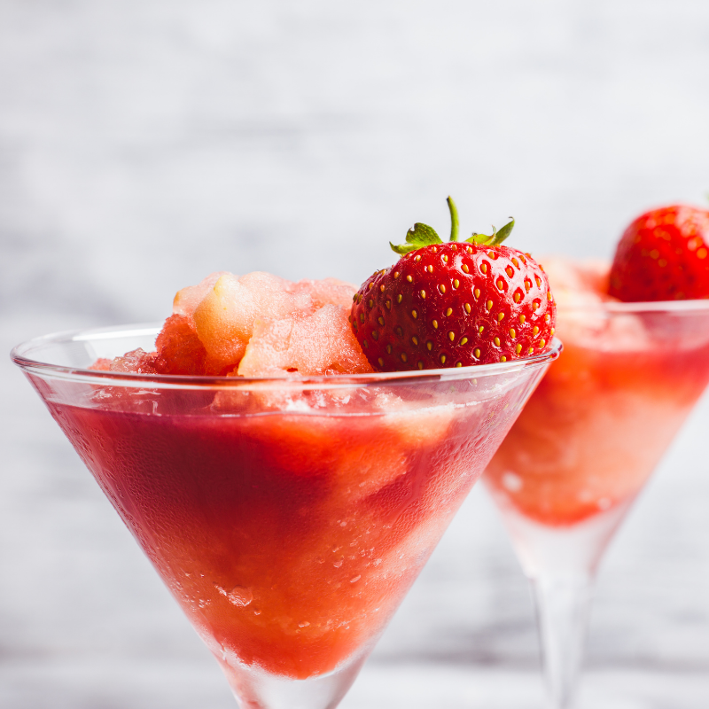strawberry daiquiri rum cocktail